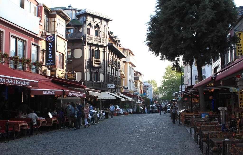 Akbiyik street shops cafes hostels in sultanahmet