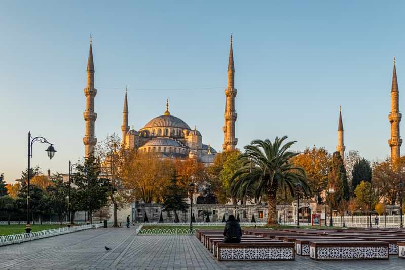 Sultanahmet square before visit blue mosque