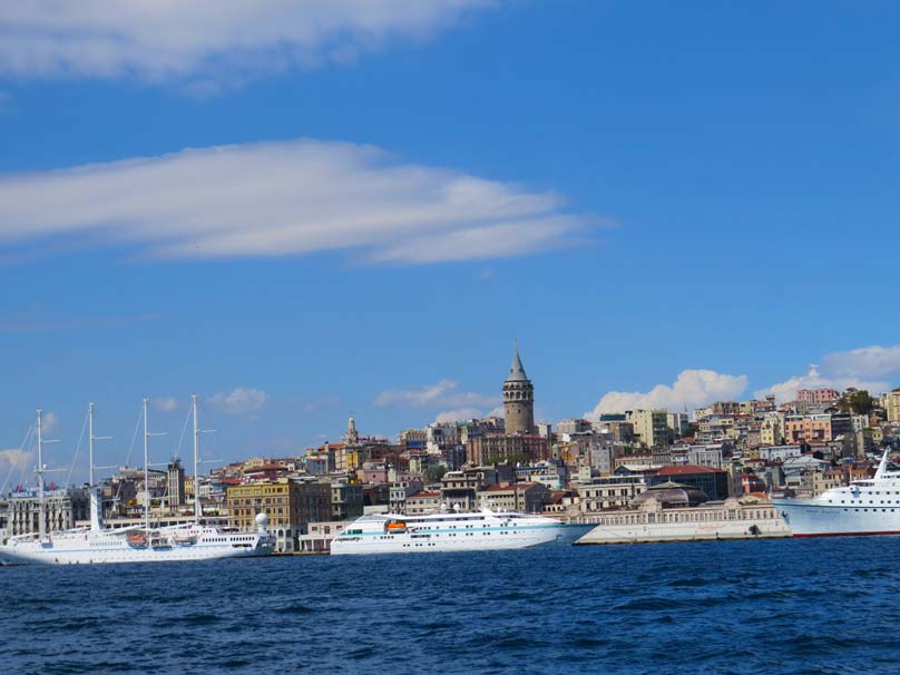 istanbul bosphorus private yacht view