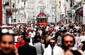Istanbul Population- istiklal street